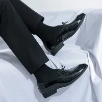 Erkekler için Ahşap Detaylı Şık Siyah Loaferlar